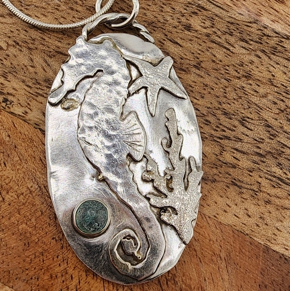 TURQUOISE SEA HORSE PENDANT HANDCRAFTED WITH RECYCLED STERLING SILVER METAL - Picture 7 of 7